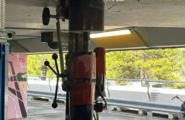 Karot makinesi ile duvarda beton delme uygulaması